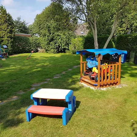 With 1 Bedroom Tatil Evi Wittmund